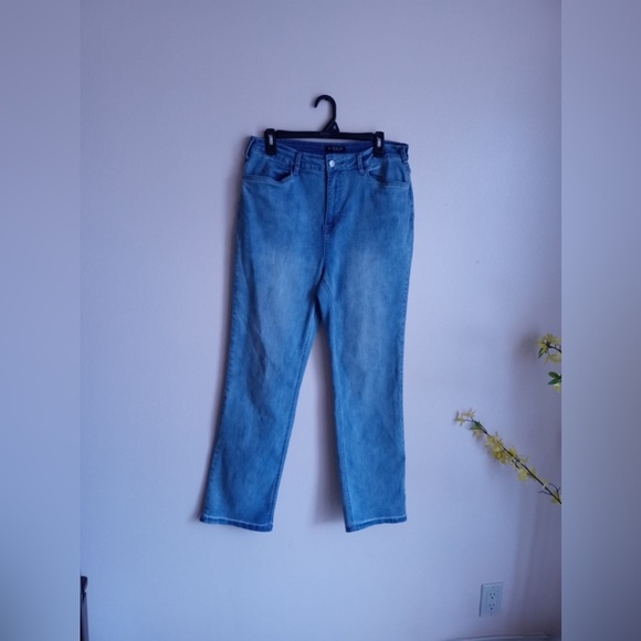 Baccini Women Straight Legs Wash  Light Blue Size 12 Pockets Zipper Pants - Picture 14 of 16